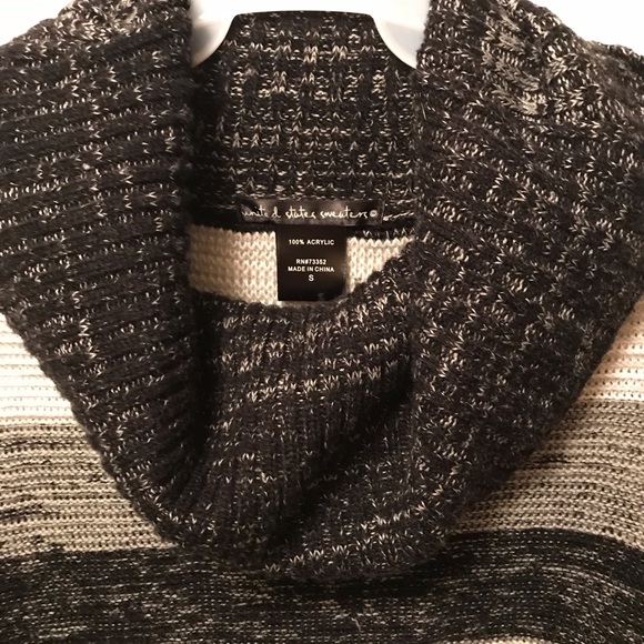 Cowl Neck Cropped Sweater - Picture 5 of 7